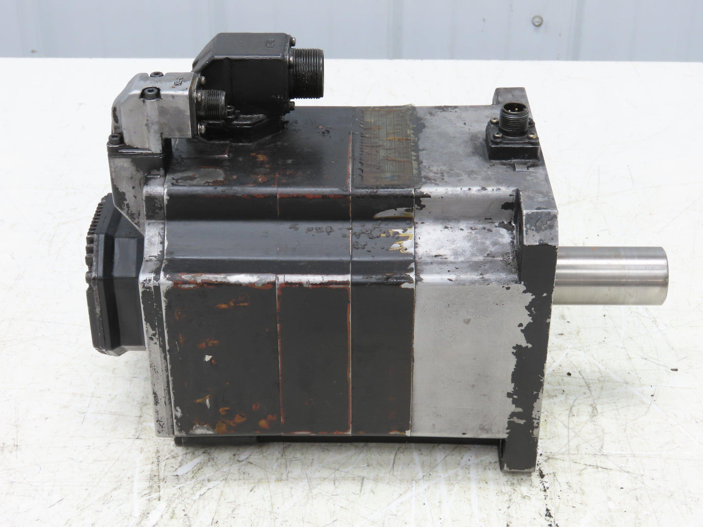 Okuma BL-MC100J-20SB AC Servo Motor 2kW 2000 RPM 133V 8.91A 3PH Encoder