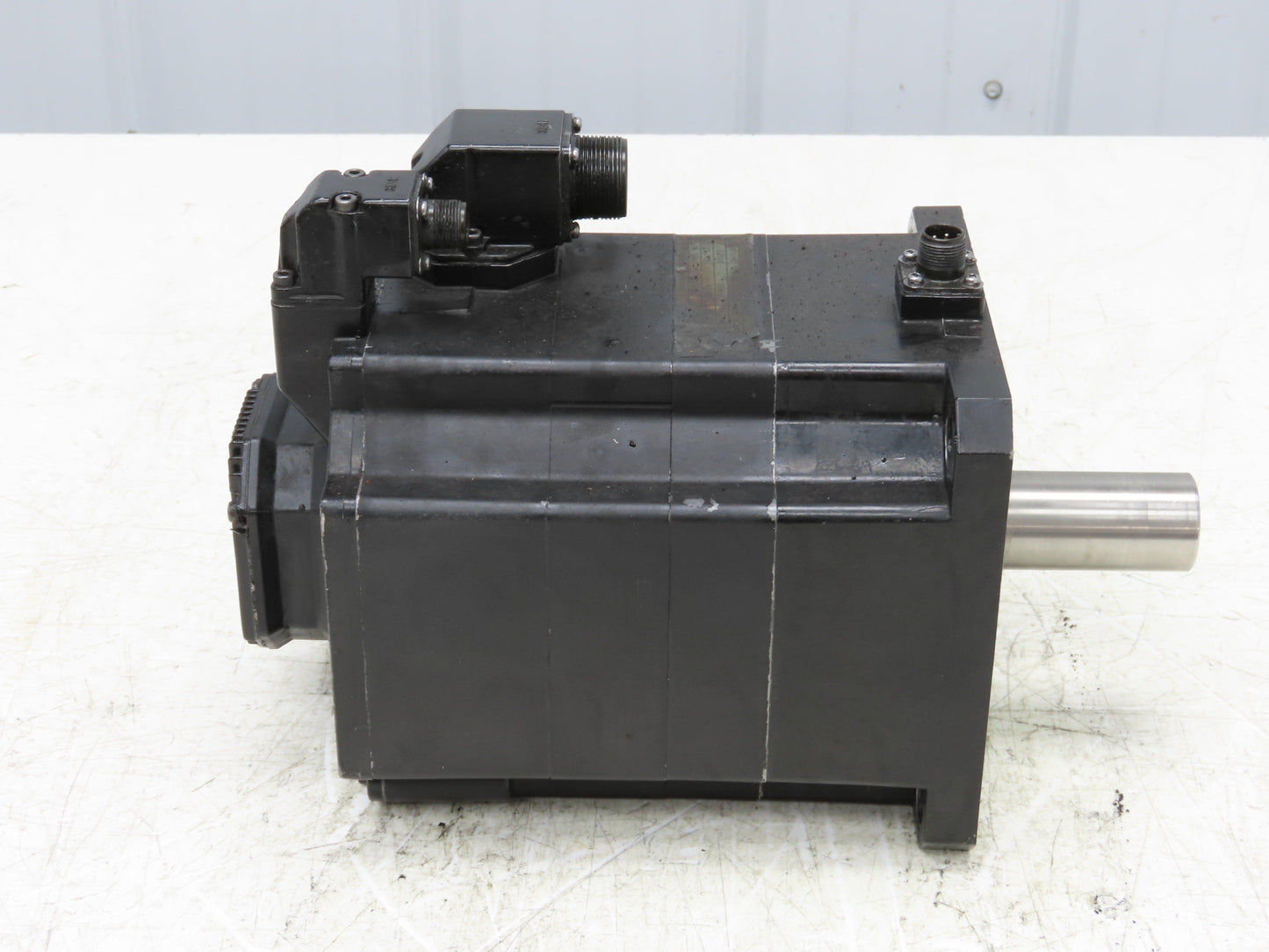 Okuma BL-MC100J-20SB AC Servo Motor 2kW 2000 RPM 133V 8.91A 3PH Encoder