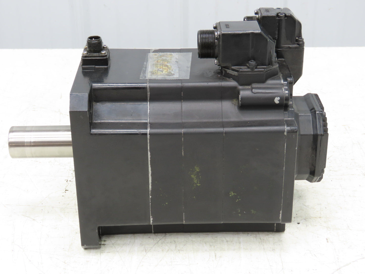 Okuma BL-MC100J-20SBA AC Servo Motor 2kW 2000 RPM 133V 3PH 9.80A Encoder