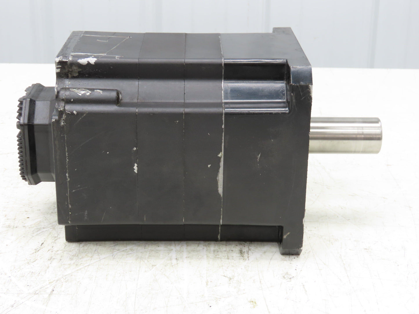 Okuma BL-MC100J-20SBA AC Servo Motor 2kW 2000 RPM 133V 3PH 9.80A Encoder