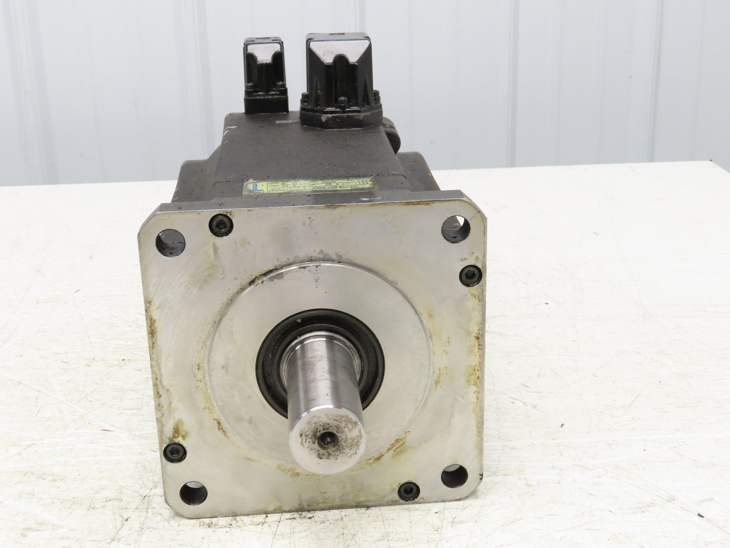 Okuma BL-MC300J-20S AC Servo Motor 6kW 2000 RPM 133V 28.6A 3PH Encoder