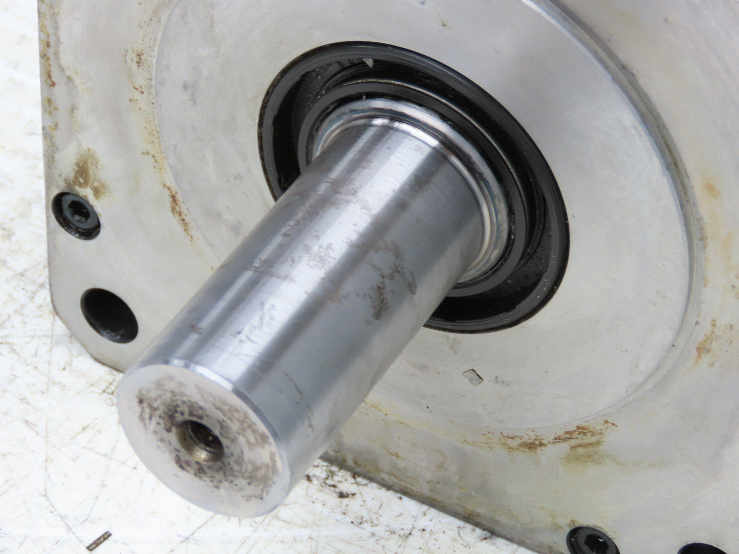 Okuma BL-MC300J-20S AC Servo Motor 6kW 2000 RPM 133V 28.6A 3PH Encoder