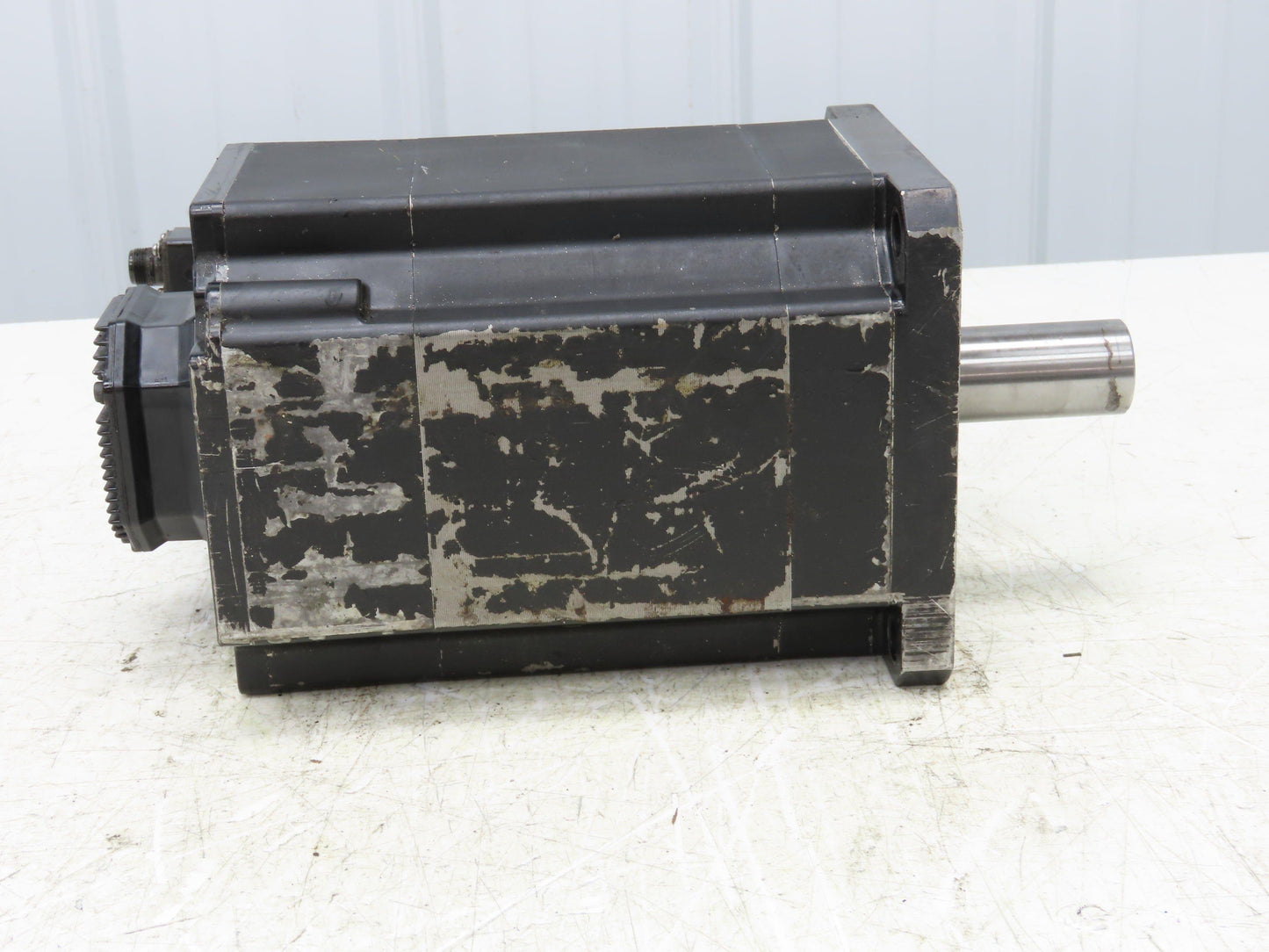 Okuma BL-MC300J-20S AC Servo Motor 6kW 2000 RPM 133V 28.6A 3PH Encoder