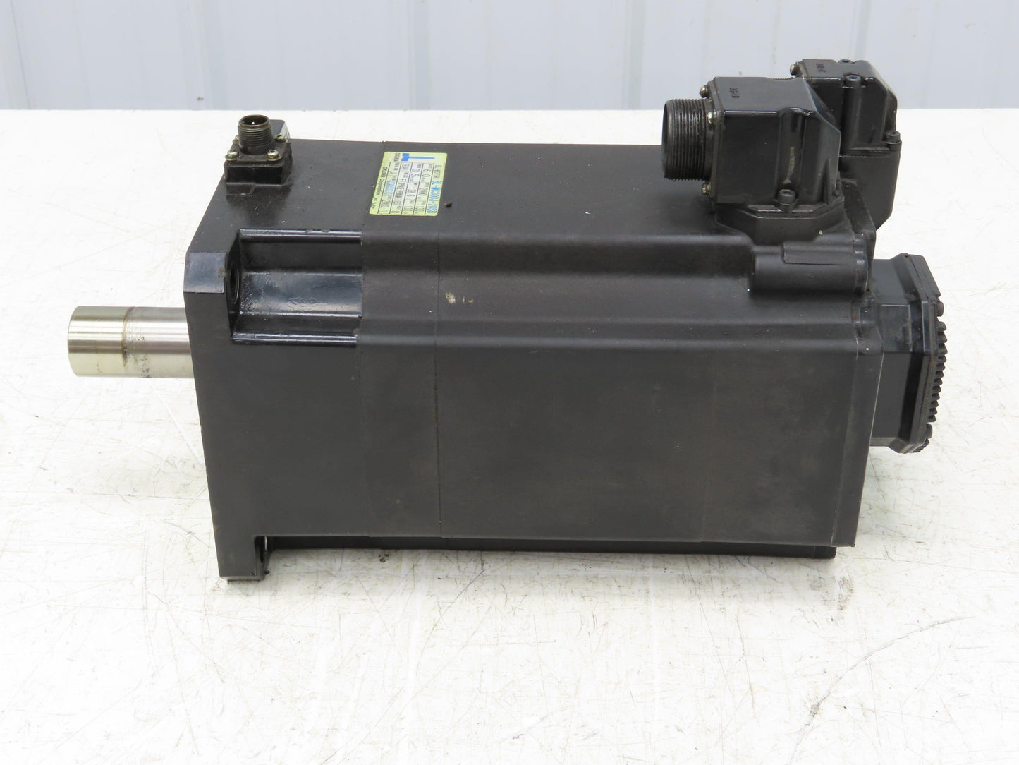 Okuma BL-MC300J-20SB AC Servo Motor 6kW 2000 RPM 133V 28.6A 3PH Encoder