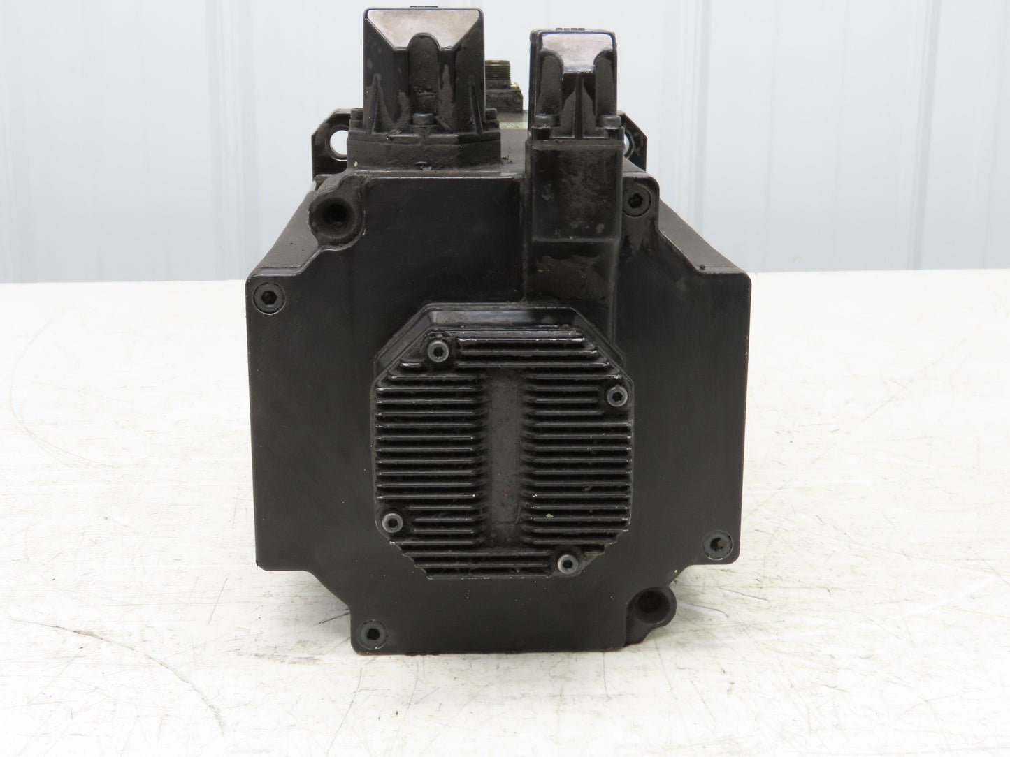 Okuma BL-MC300J-20SB AC Servo Motor 6kW 2000 RPM 133V 28.6A 3PH Encoder