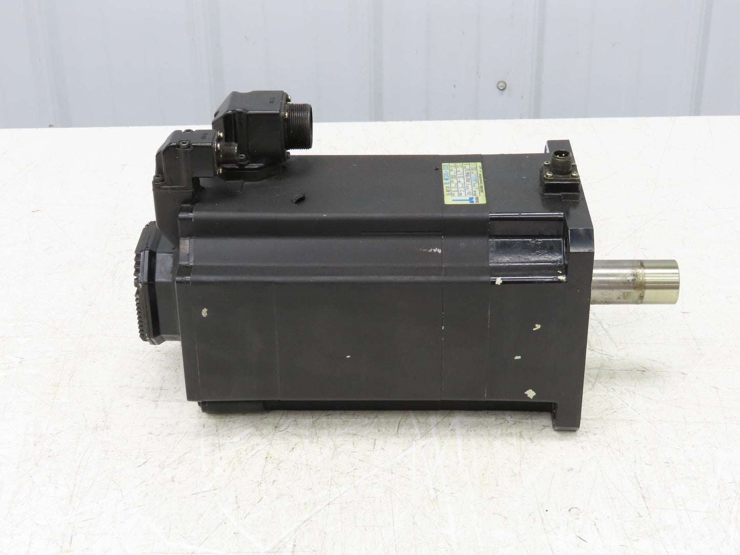 Okuma BL-MC300J-20SB AC Servo Motor 6kW 2000 RPM 133V 28.6A 3PH Encoder