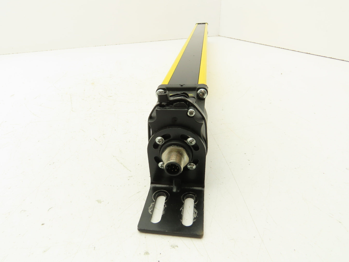 Allen Bradley R4J0640YD Guardshield Safety Light Curtain Receiver 640mm