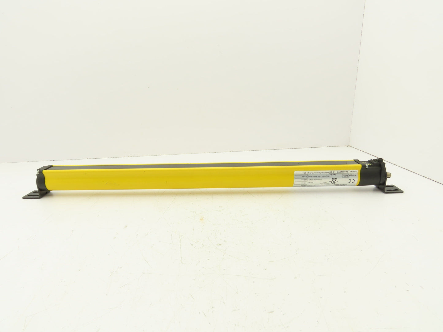 Allen Bradley R4J0640YD Guardshield Safety Light Curtain Receiver 640mm