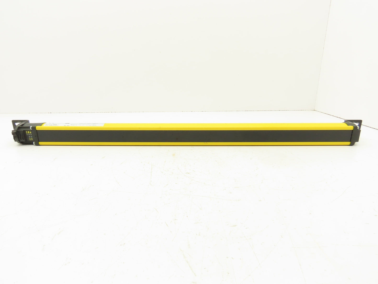 Allen Bradley R4J0640YD Guardshield Safety Light Curtain Receiver 640mm