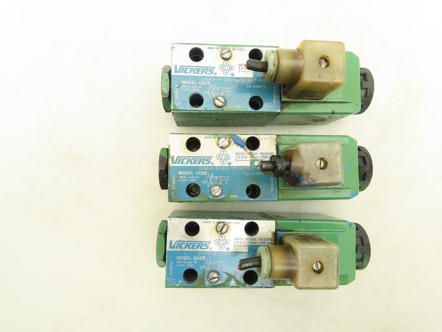 Vickers DG4V-3-2AL-M-U-HL7-60 Directional Control Solenoid Valve 24VDC  Lot of 3