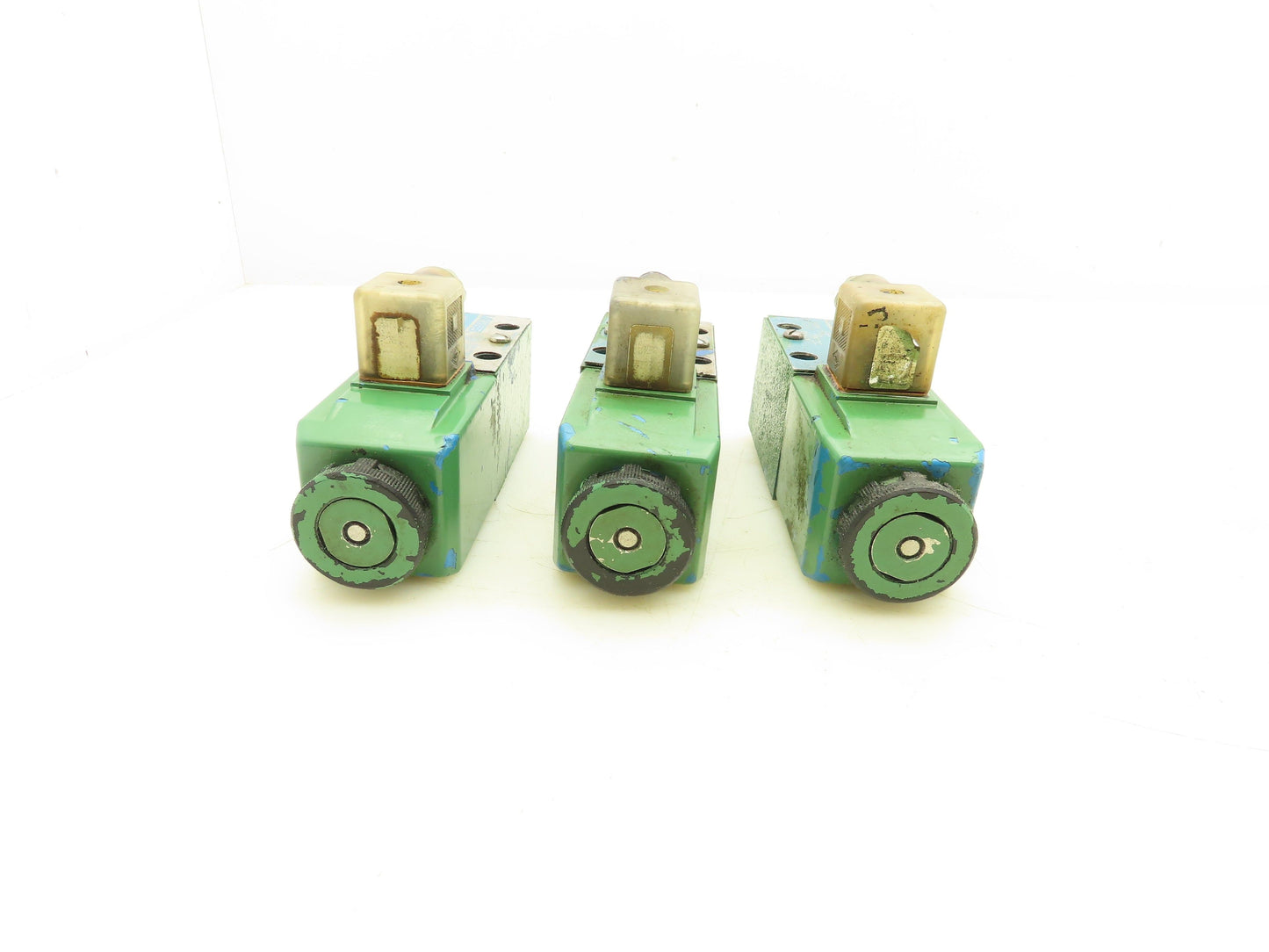 Vickers DG4V-3-2AL-M-U-HL7-60 Directional Control Solenoid Valve 24VDC  Lot of 3