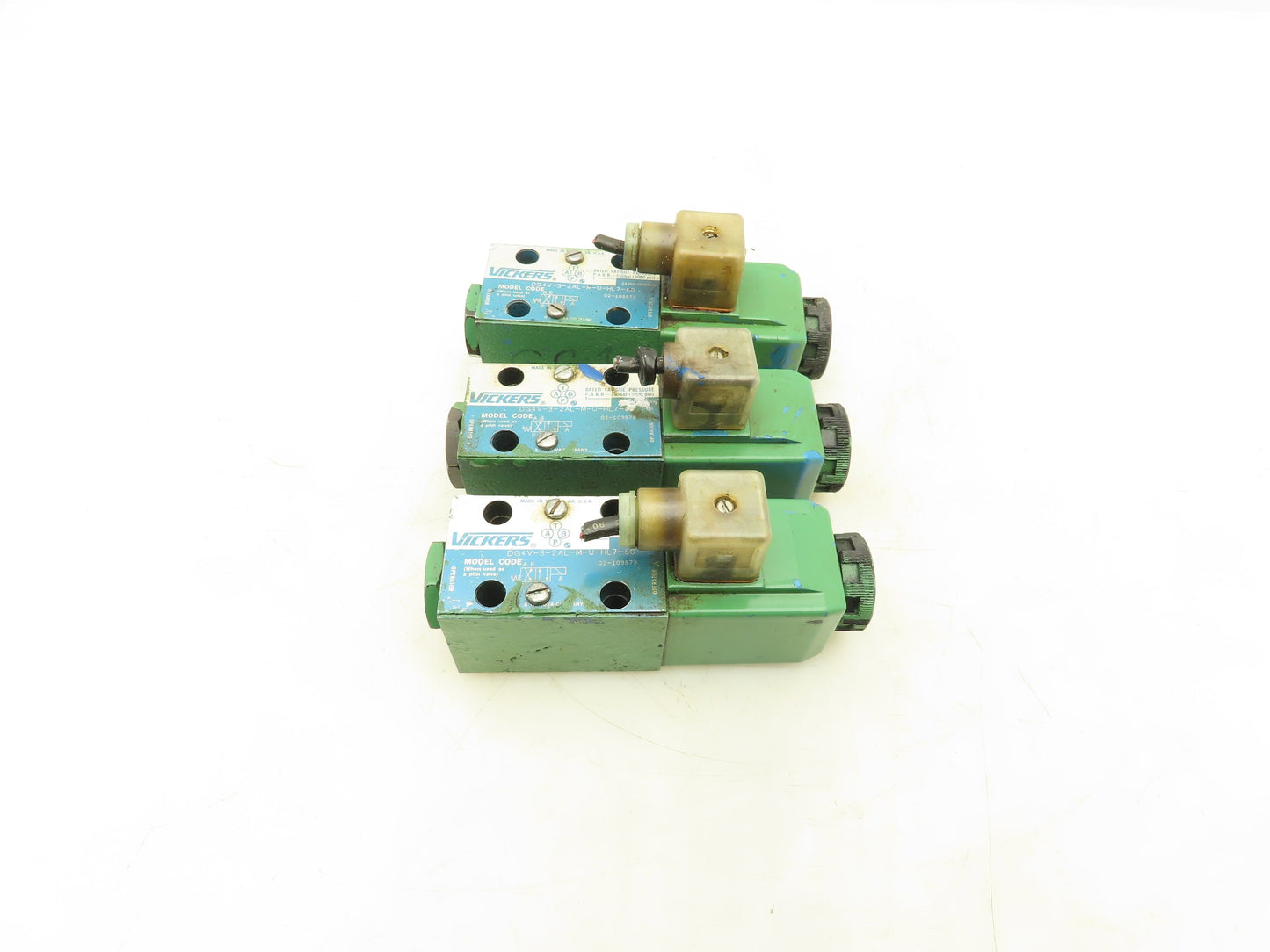 Vickers DG4V-3-2AL-M-U-HL7-60 Directional Control Solenoid Valve 24VDC  Lot of 3