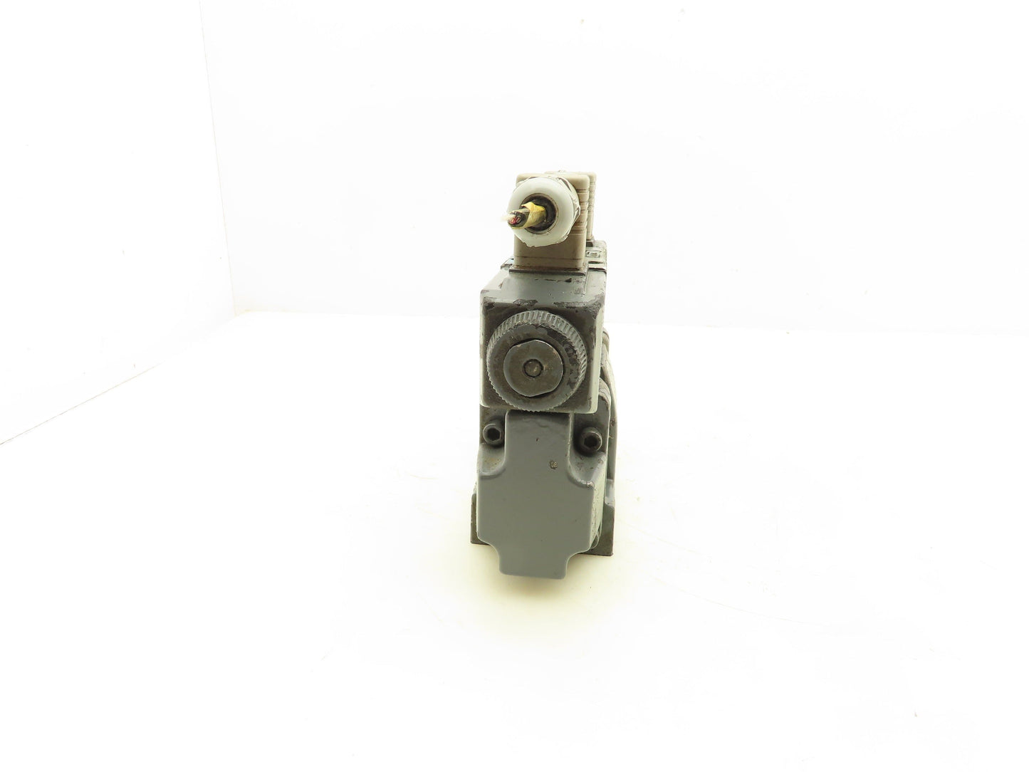 Vickers DG5S-5-2C-T-M-U-H7-21 Directional Control Solenoid Valve 24V DG4V-3-6C