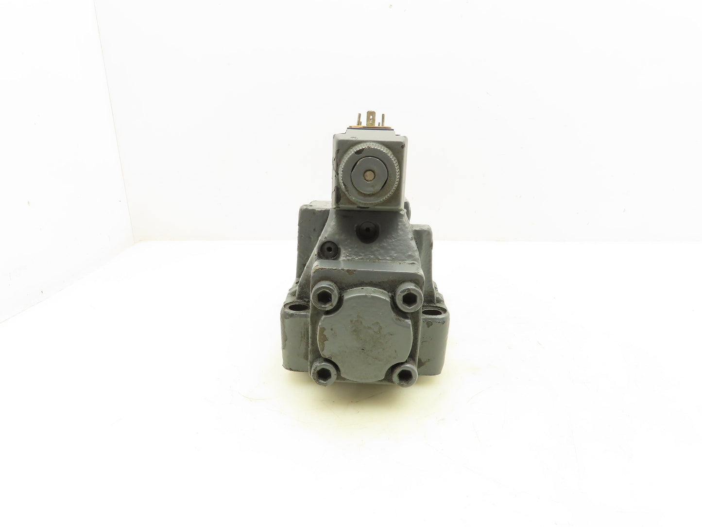 Vickers DG5S-8-31C-E-T-M-U-HL7-B13-40 Directional Control Solenoid Valve 24V