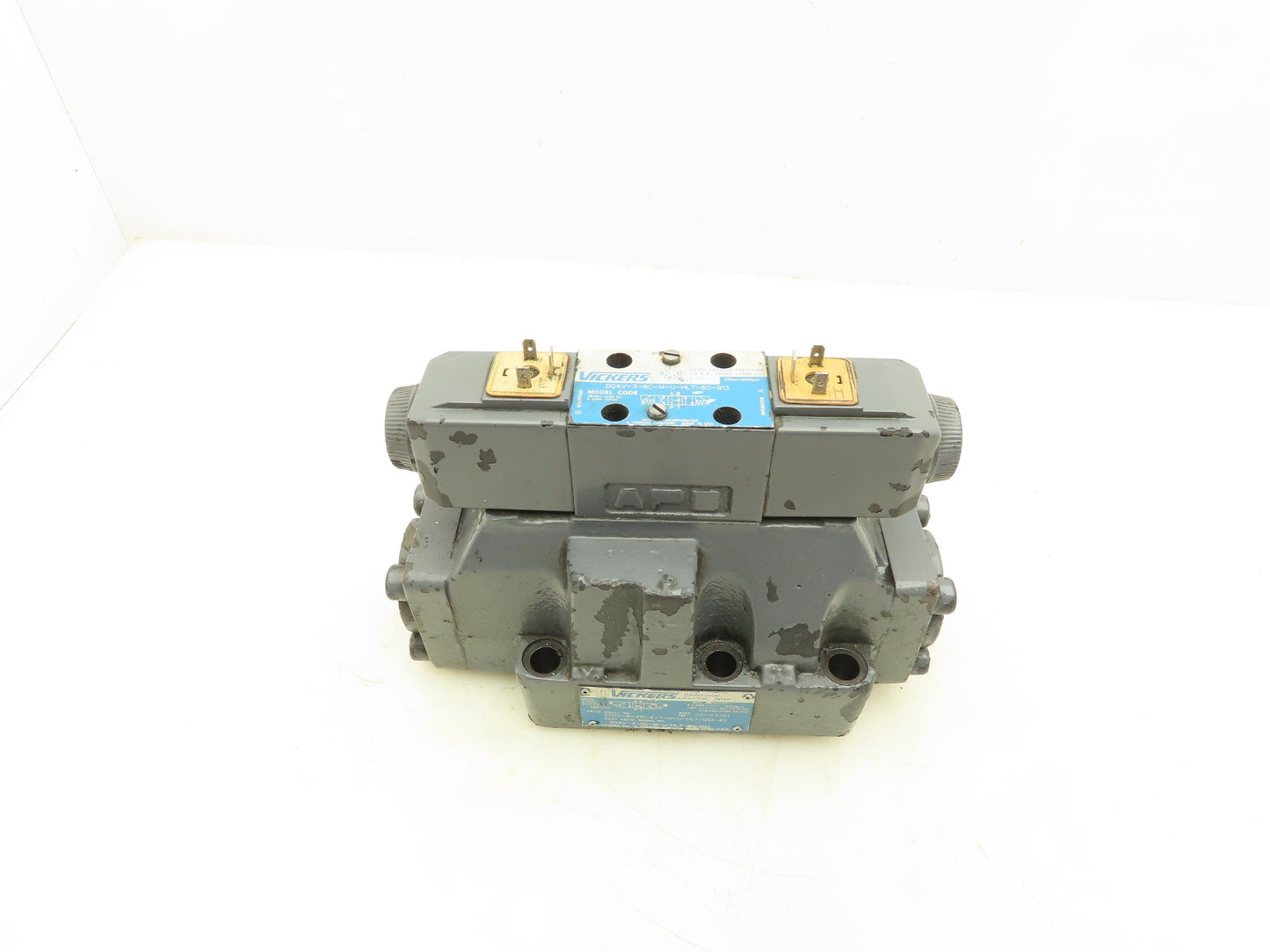 Vickers DG5S-8-31C-E-T-M-U-HL7-B13-40 Directional Control Solenoid Valve 24V