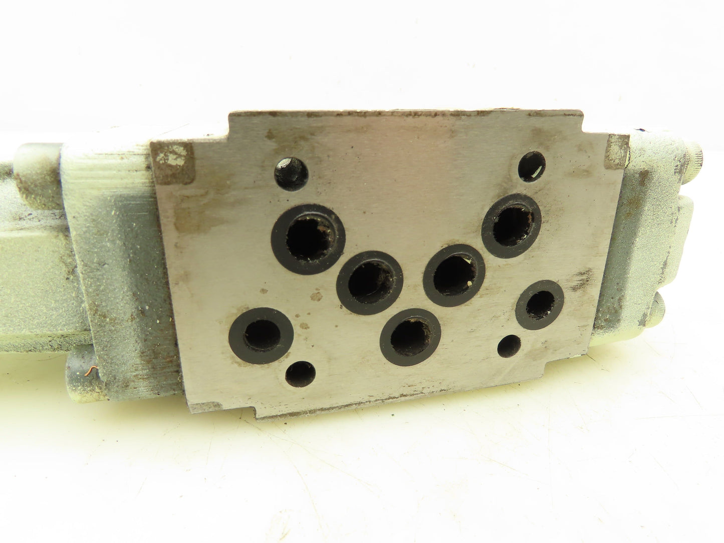 Rexroth 4WRZ 10 E1-85-40/6A24N9K4/D2MR Hydraulic Proportional Directional Valve