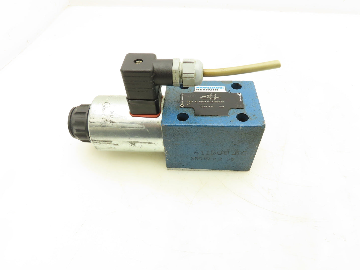 Rexroth 4WE 10 A33/CG24N9K4 Directional Control Valve 24VDC