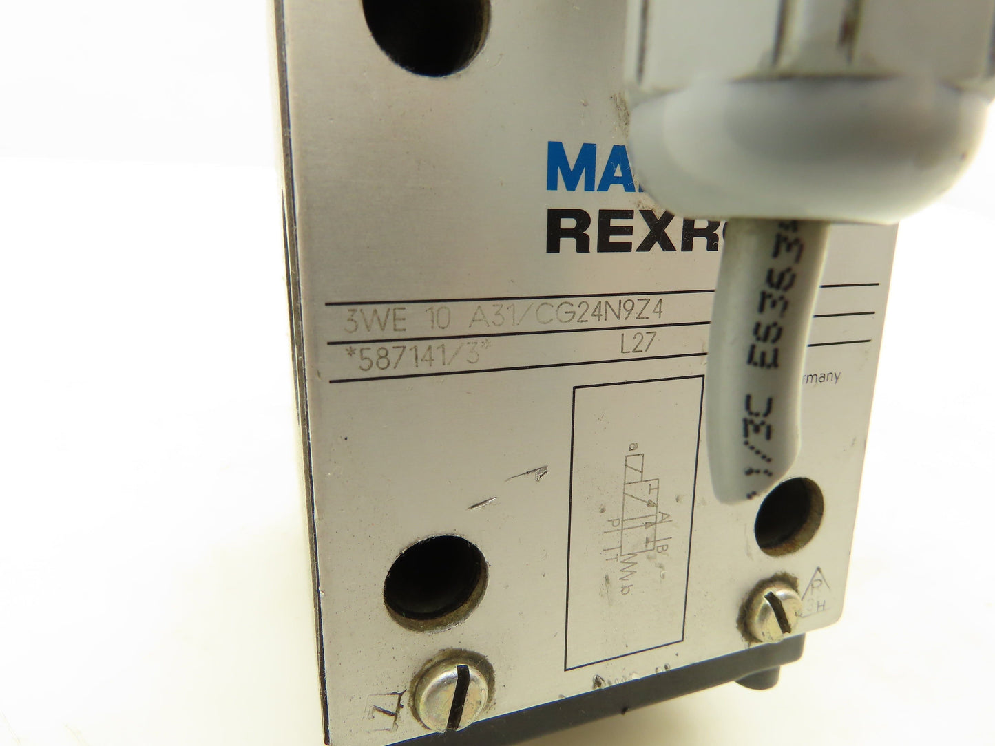 Rexroth 3WE 10 A31/CG24N9Z4 Directional Control Solenoid Valve 24VDC