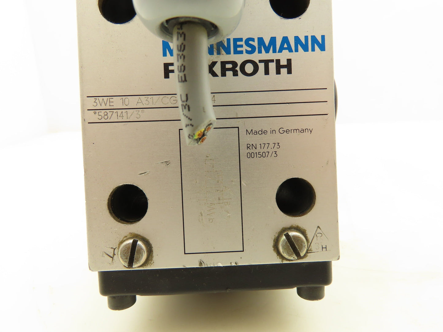 Rexroth 3WE 10 A31/CG24N9Z4 Directional Control Solenoid Valve 24VDC