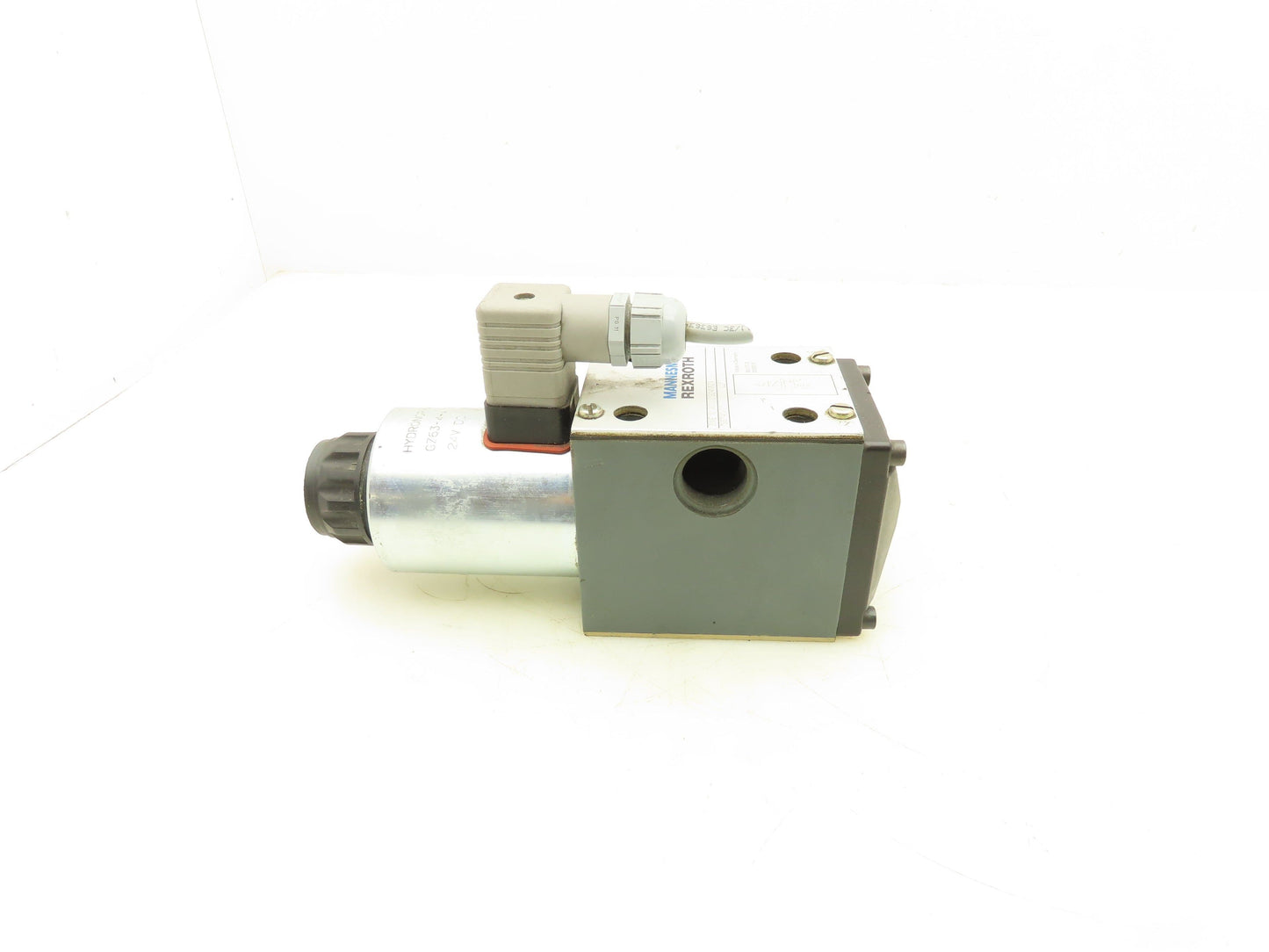 Rexroth 3WE 10 A31/CG24N9Z4 Directional Control Solenoid Valve 24VDC