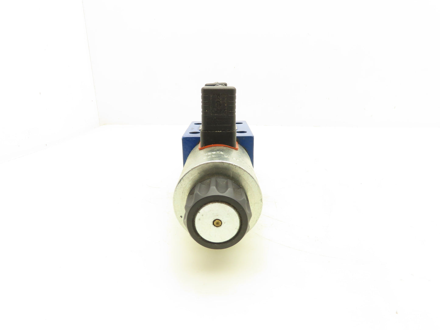 Rexroth 4WE10W33/CG24N9K4 Directional Control Solenoid Valve 24VDC R900934309