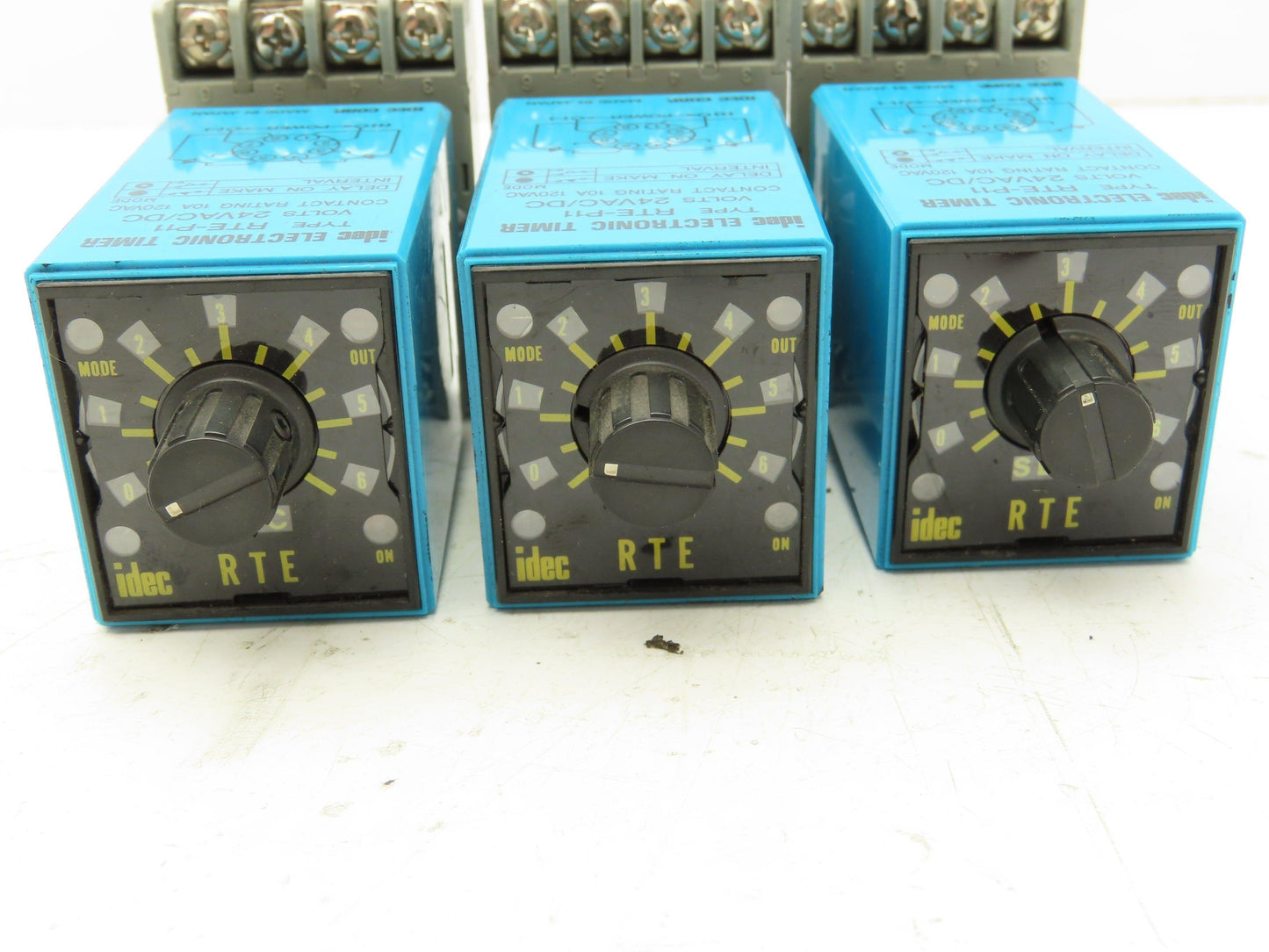 Idec RTE-P11 Electronic Timer Relay Socket 24V 10A 120V 0.1 Sec-10 Min Lot of 3