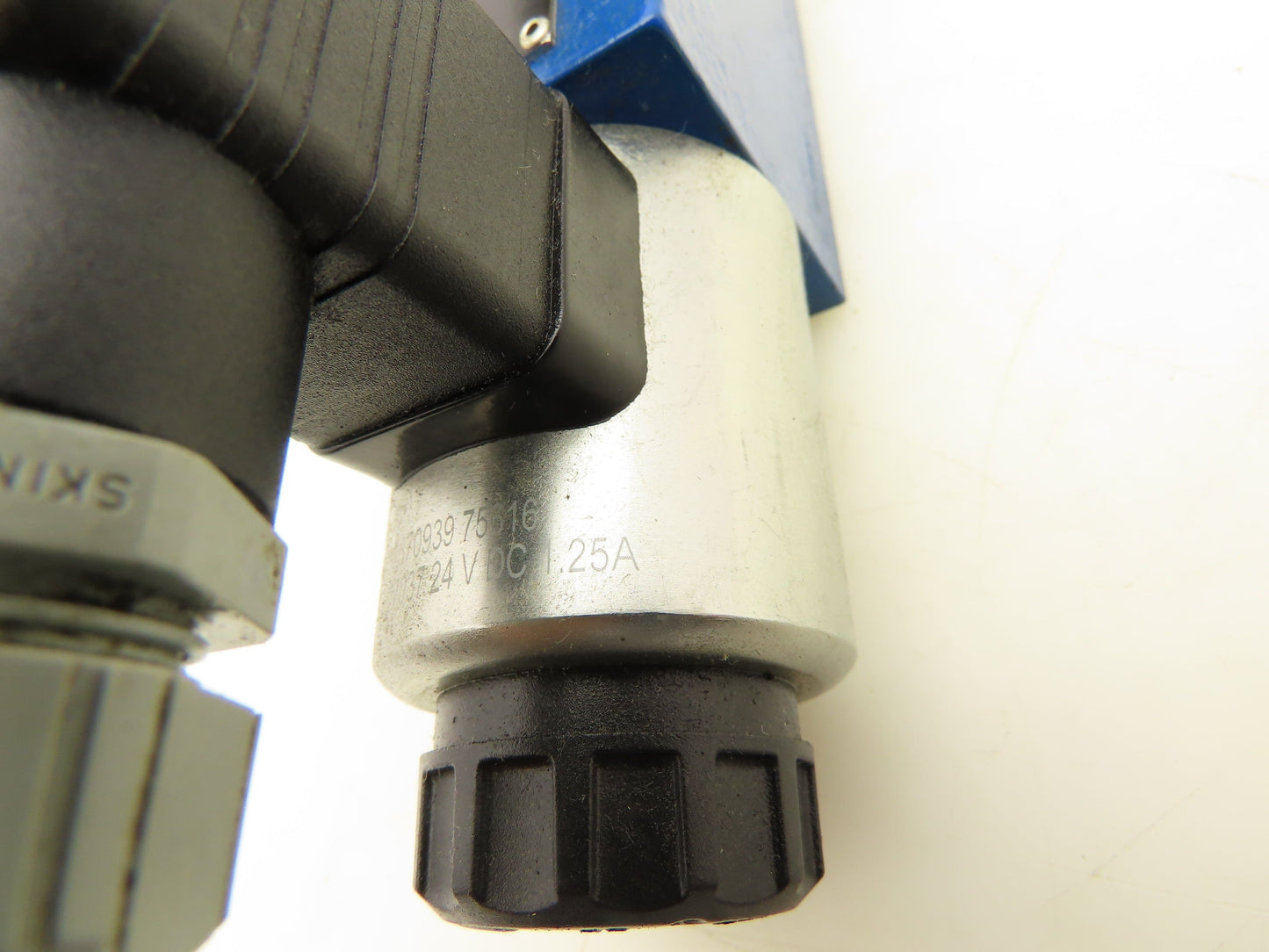 Rexroth 4WE 6 W62/EG24N9K4/Z Directional Control Solenoid Valve 24V 4/3 D03 NG6