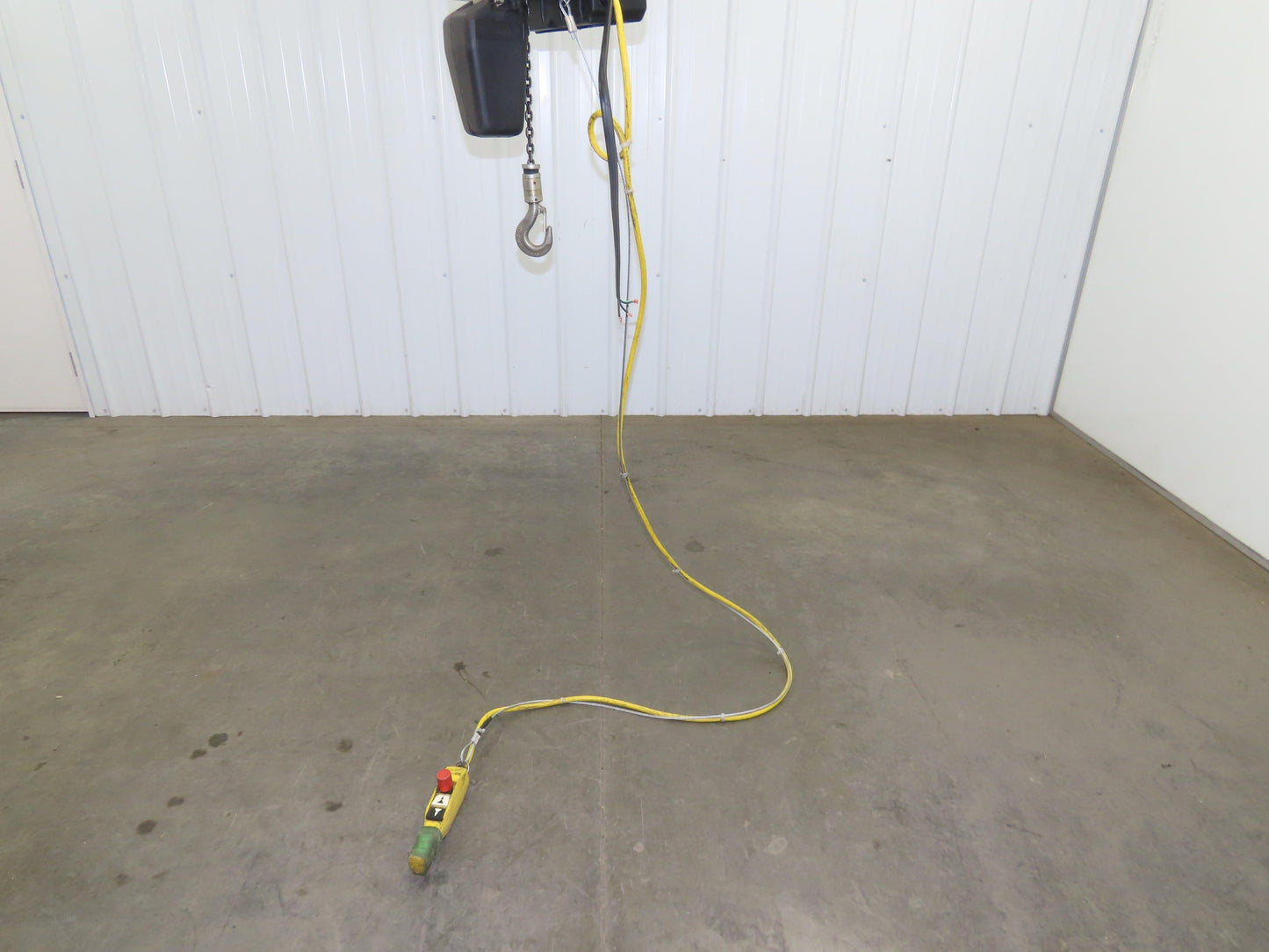 Donati 214D Electric Chain Hoist 1/2 Ton 16' Lift 16/5 FPM 2 Speed 460 Volt 3PH