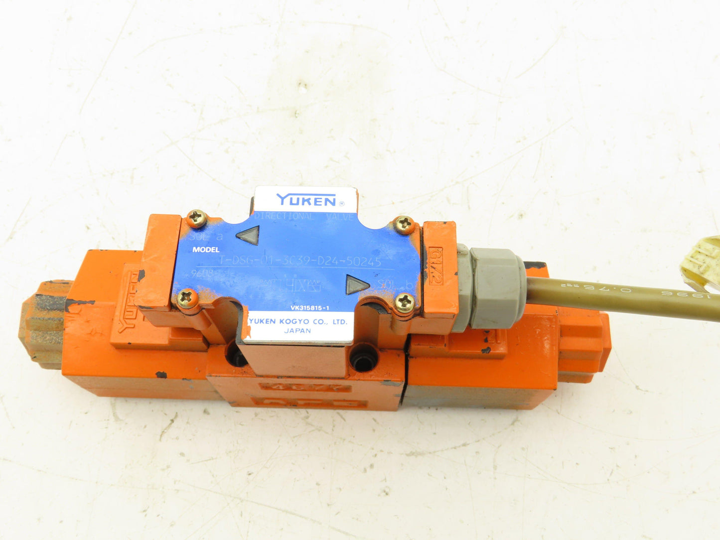 Yuken T-DSG-01-3C39-D24-50245 Directional Control Solenoid Valve 24V 4/3 NG6 D03