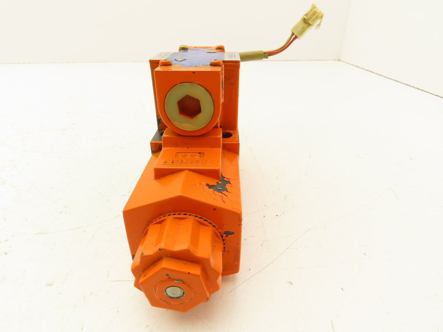 Yuken T-DSG-01-2B3-D24-50 Directional Control Solenoid Valve 24V 4/2 NG6 D03