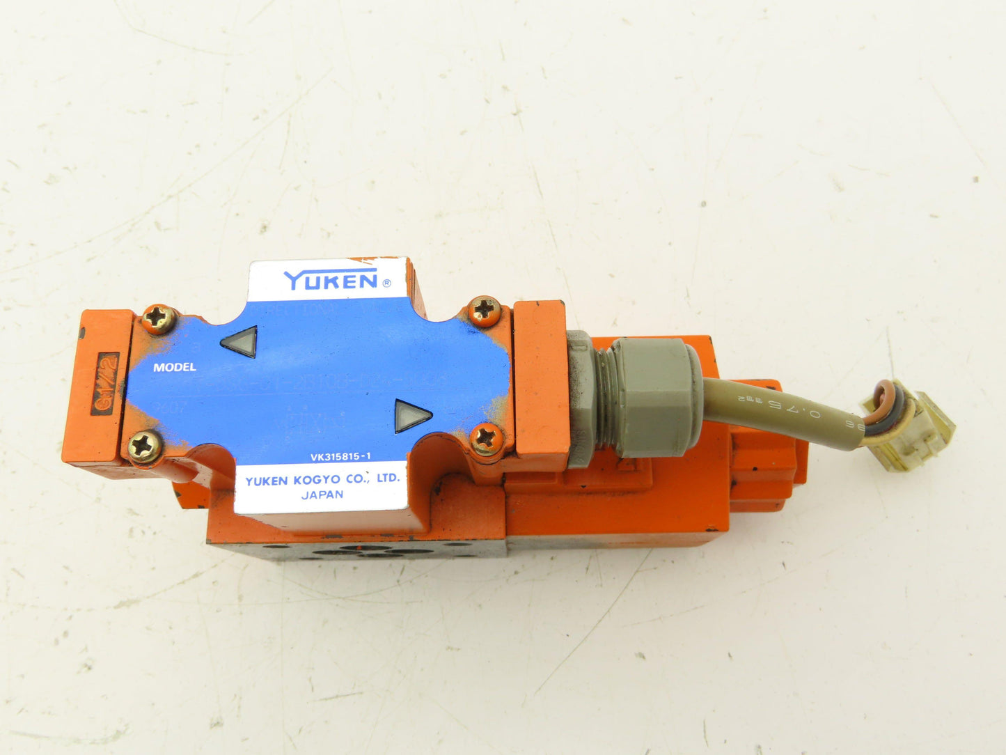 Yuken T-DSG-01-2B10B-D24-5008 Directional Control Solenoid Valve 24V 4/2 NG6 D03