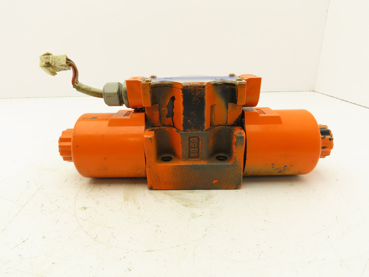 Yuken T-DSG-03-3C108-D24-50119 Directional Control Solenoid Valve 24V 4/3 D05