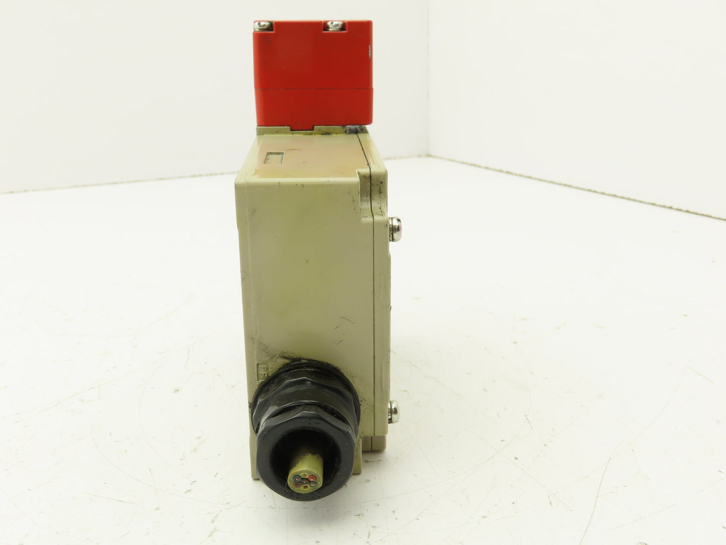 Omron D4BL-2DRG Solenoid Interlock Safety Door Switch 24VDC