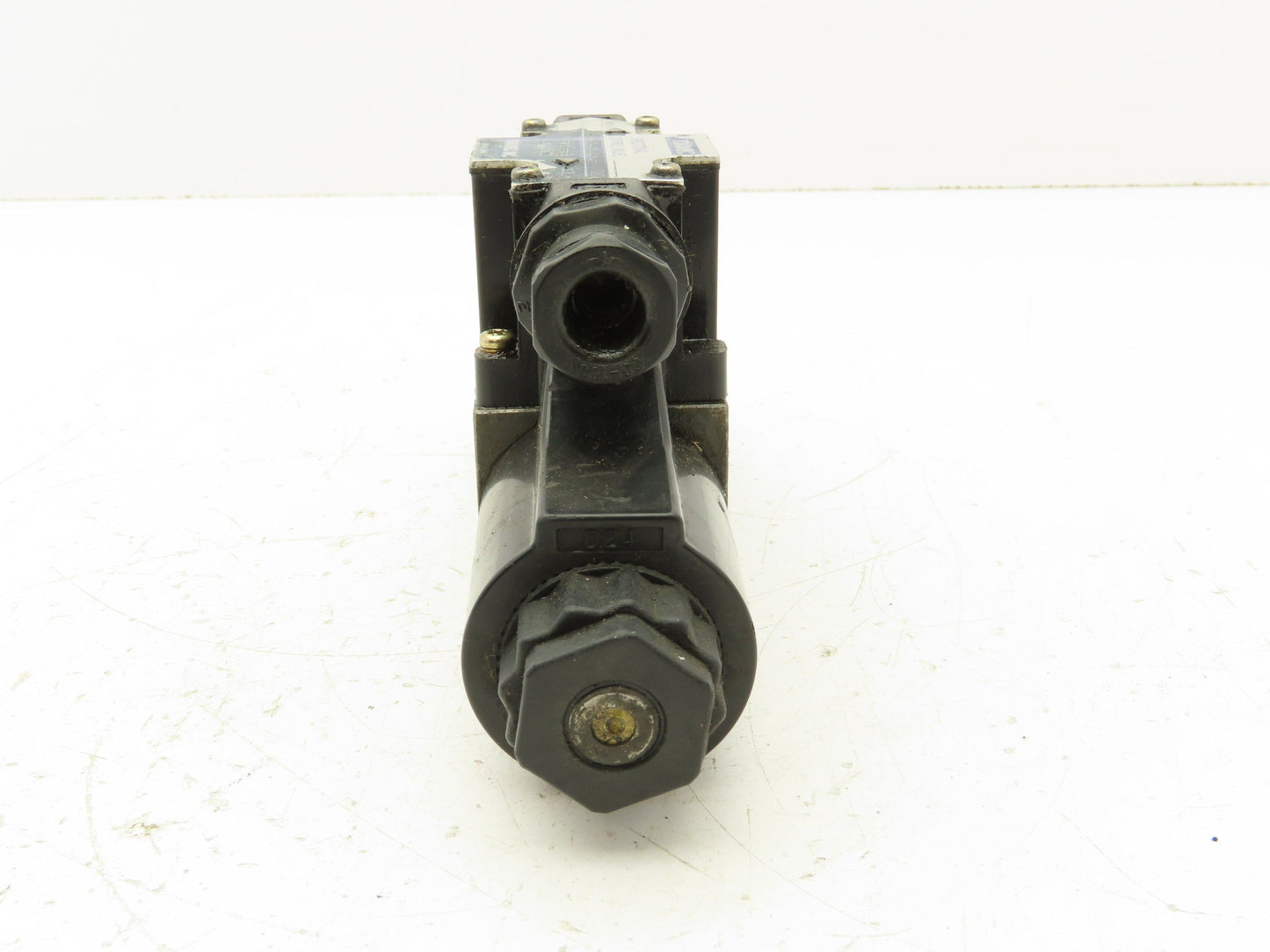 Tokimec DG4V-3-2C-M-P7-H-7-52 Directional Control Solenoid Valve 4/3 24V