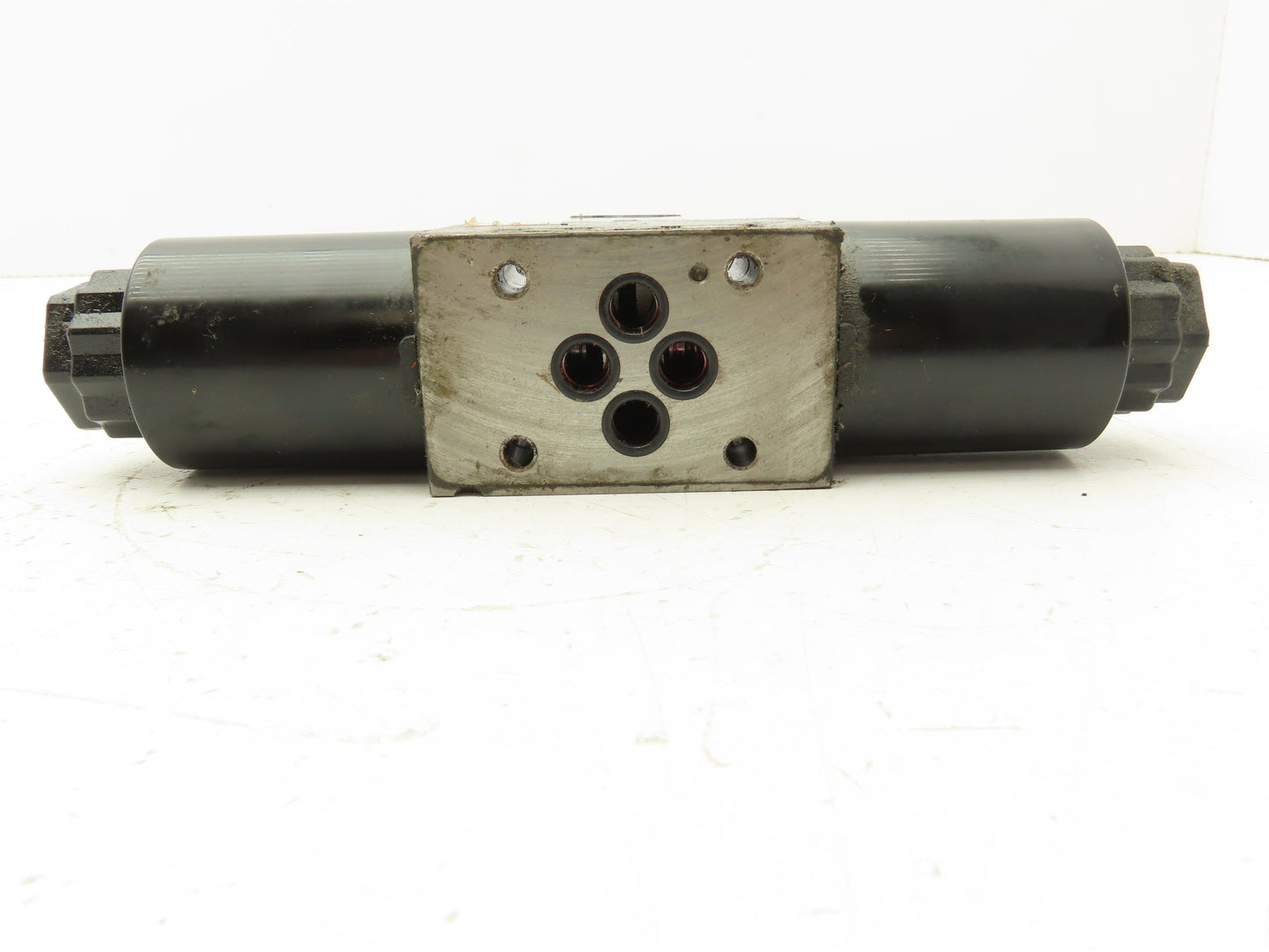 Tokimec DG4V-3-7C-M-P7-H-7-52 Directional Control Solenoid Valve 4/3 24V