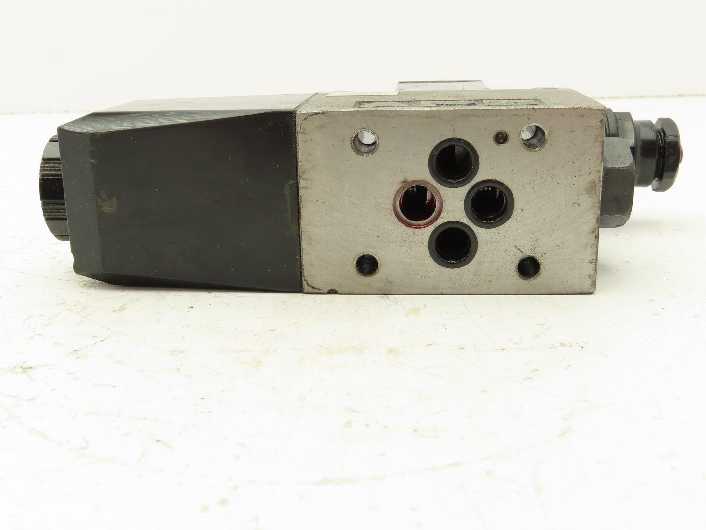 Tokimec DG4V-3-24A-M-P7-H-7-50 Directional Control Single Solenoid Valve 4/2 24V