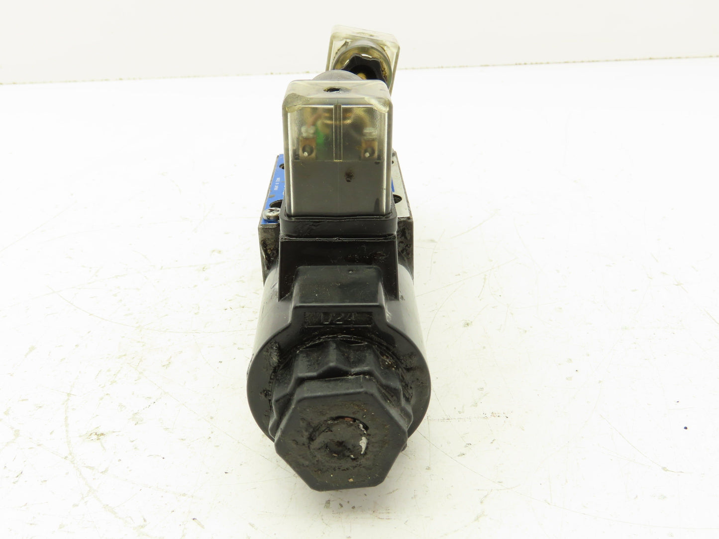 Tokimec DG4V-3-2C-M-U1-H-7-52 Directional Control Double Solenoid Valve 4/3 24V