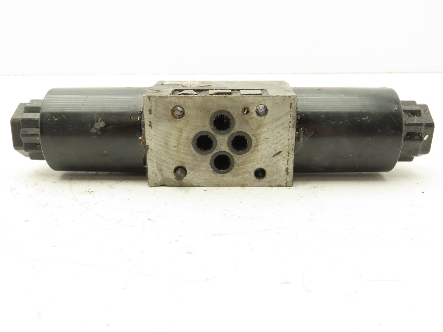 Tokimec DG4V-3-2C-M-U1-H-7-52 Directional Control Double Solenoid Valve 4/3 24V