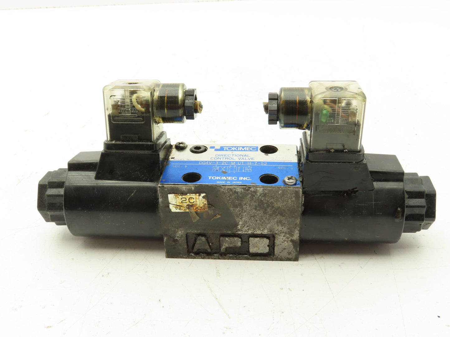 Tokimec DG4V-3-2C-M-U1-H-7-52 Directional Control Double Solenoid Valve 4/3 24V