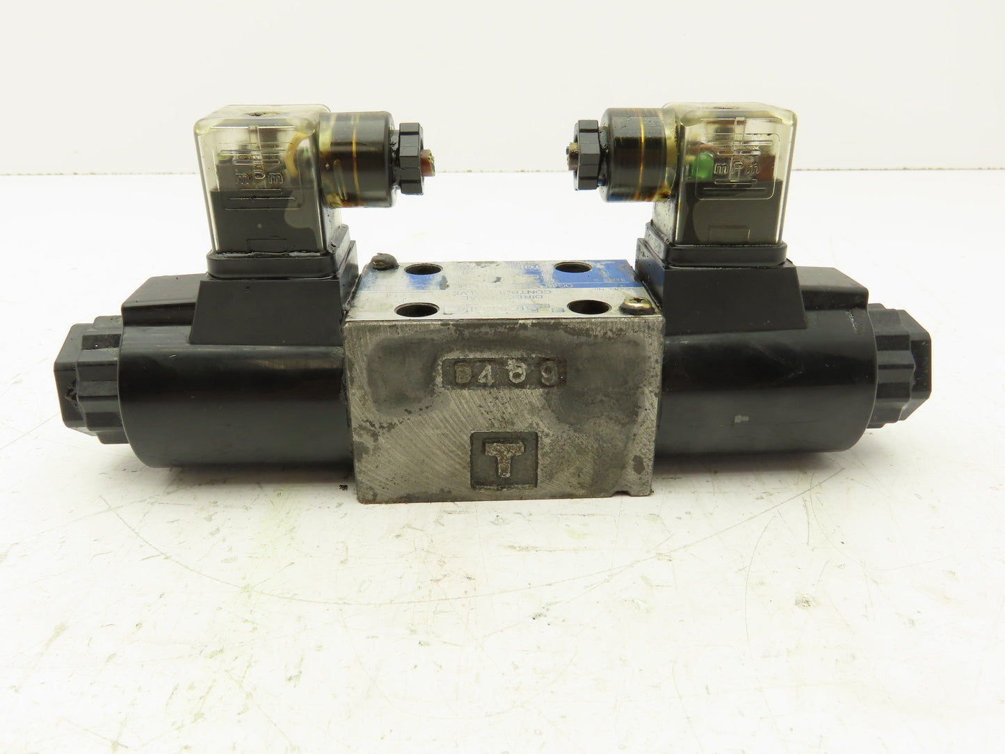 Tokimec DG4V-3-2C-M-U1-H-7-52 Directional Control Double Solenoid Valve 4/3 24V