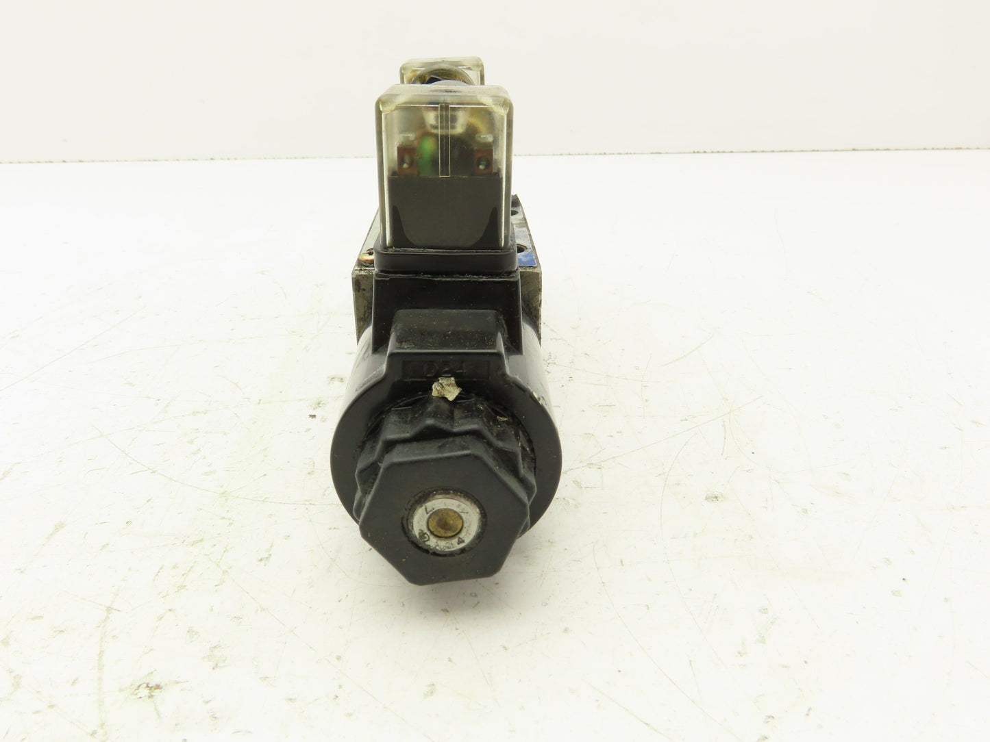 Tokimec DG4V-3-2C-M-U1-H-7-52 Directional Control Double Solenoid Valve 4/3 24V