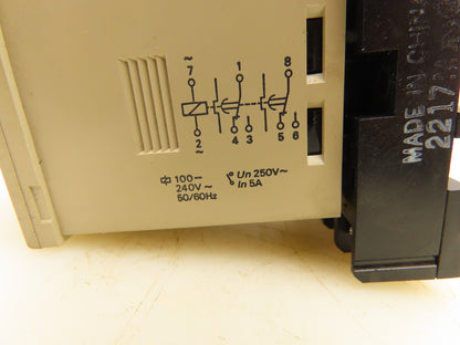 Omron H3CR-F8 Solid-State Timer Relay Socket 100-240V 0.5 Sec-30 Hours