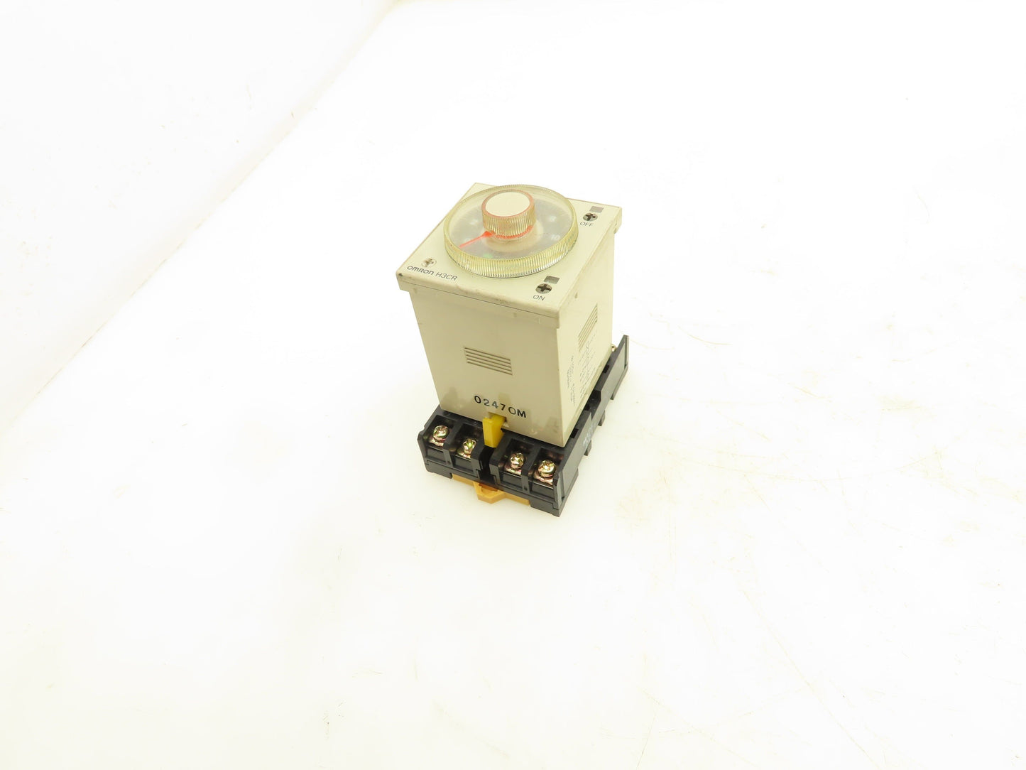 Omron H3CR-F8 Solid-State Timer Relay Socket 100-240V 0.5 Sec-30 Hours