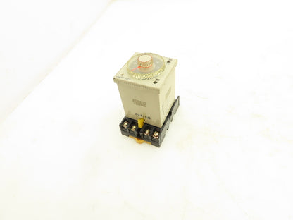 Omron H3CR-F8 Solid-State Timer Relay Socket 100-240V 0.5 Sec-30 Hours