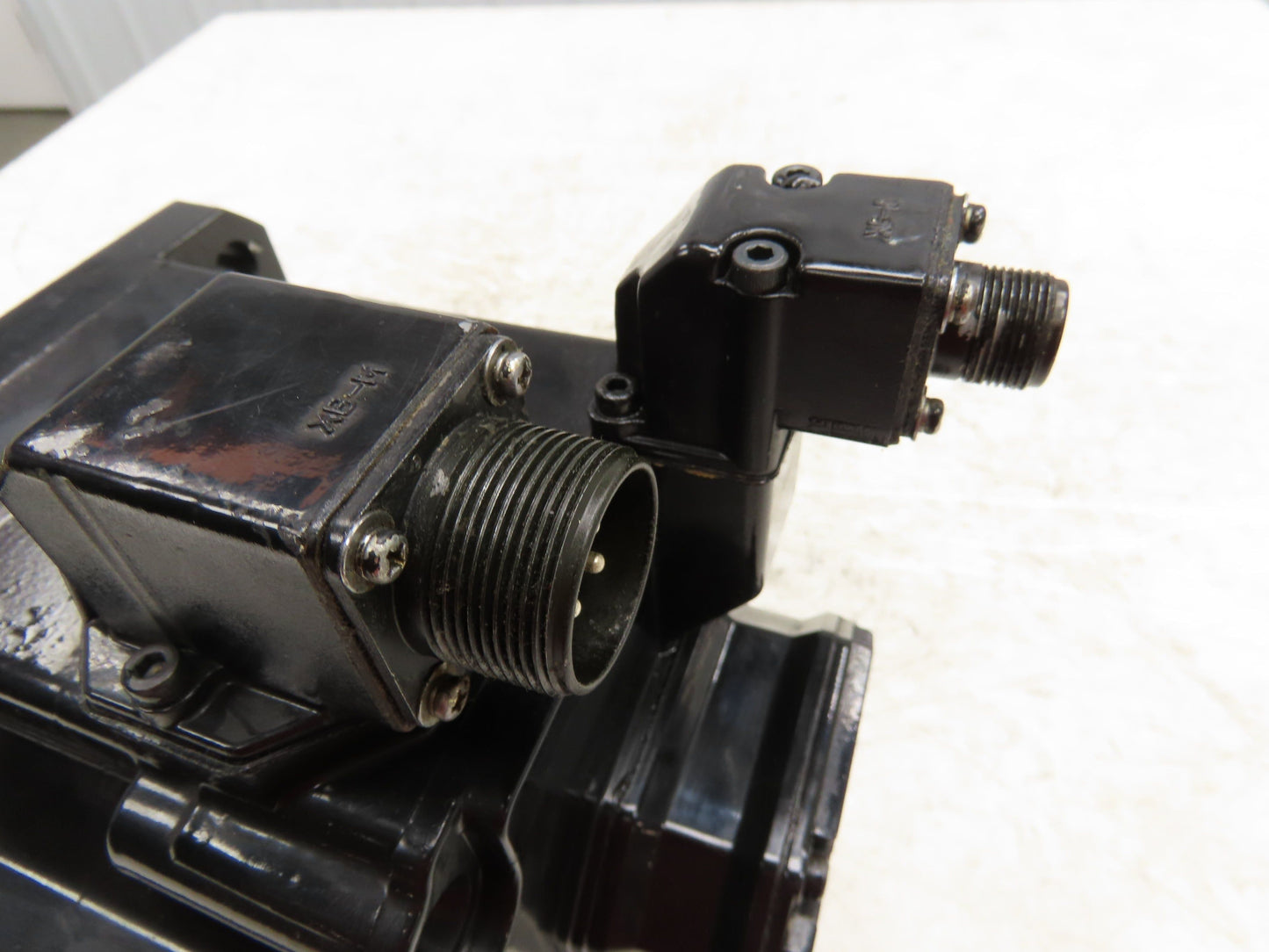 Okuma BL-MC100J-20T AC Servo Motor 2kW 2000 RPM 133V 3PH Encoder ER-J-7200D