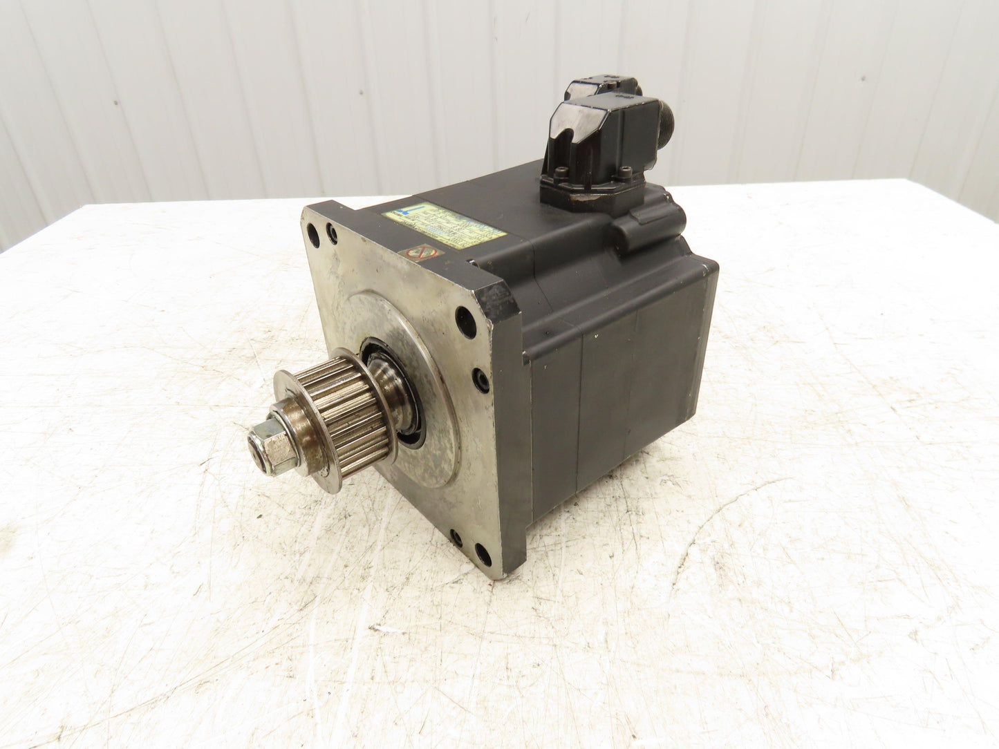 Okuma BL-MC100J-20T AC Servo Motor 2kW 2000 RPM 133V 3PH Encoder ER-JF-7200D