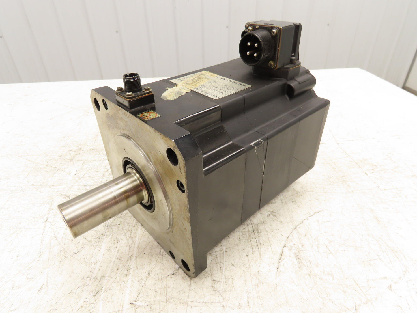Okuma BL-MC150J-20SB AC Servo Motor 3kW 2000 RPM 133V 3PH Encoder ER-J-7200D