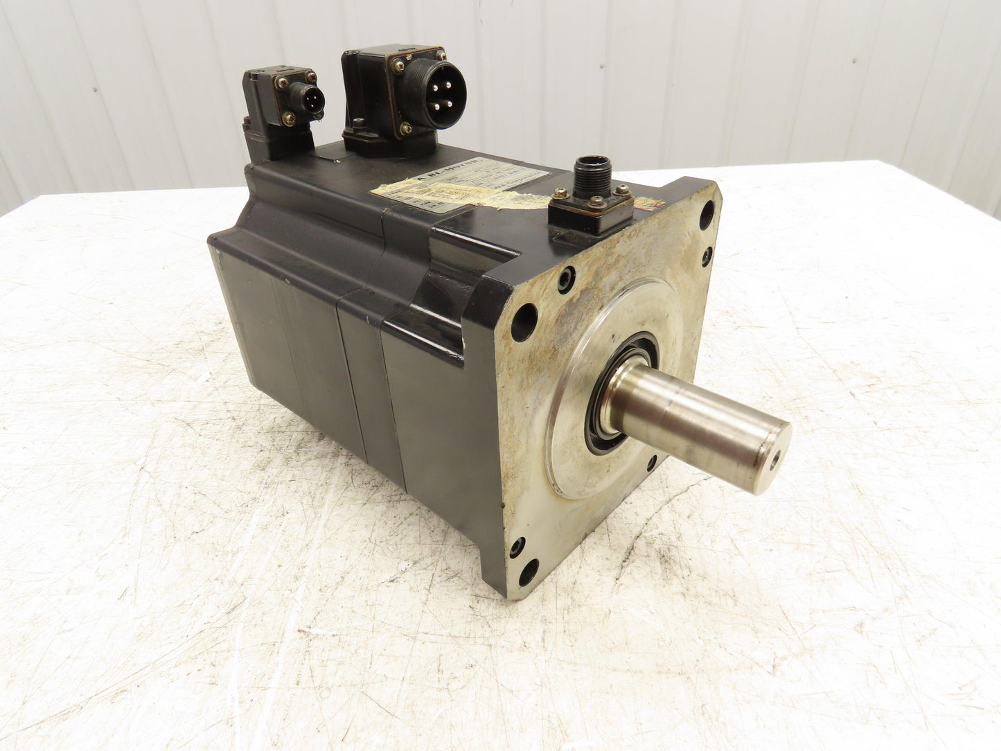 Okuma BL-MC150J-20SB AC Servo Motor 3kW 2000 RPM 133V 3PH Encoder ER-J-7200D