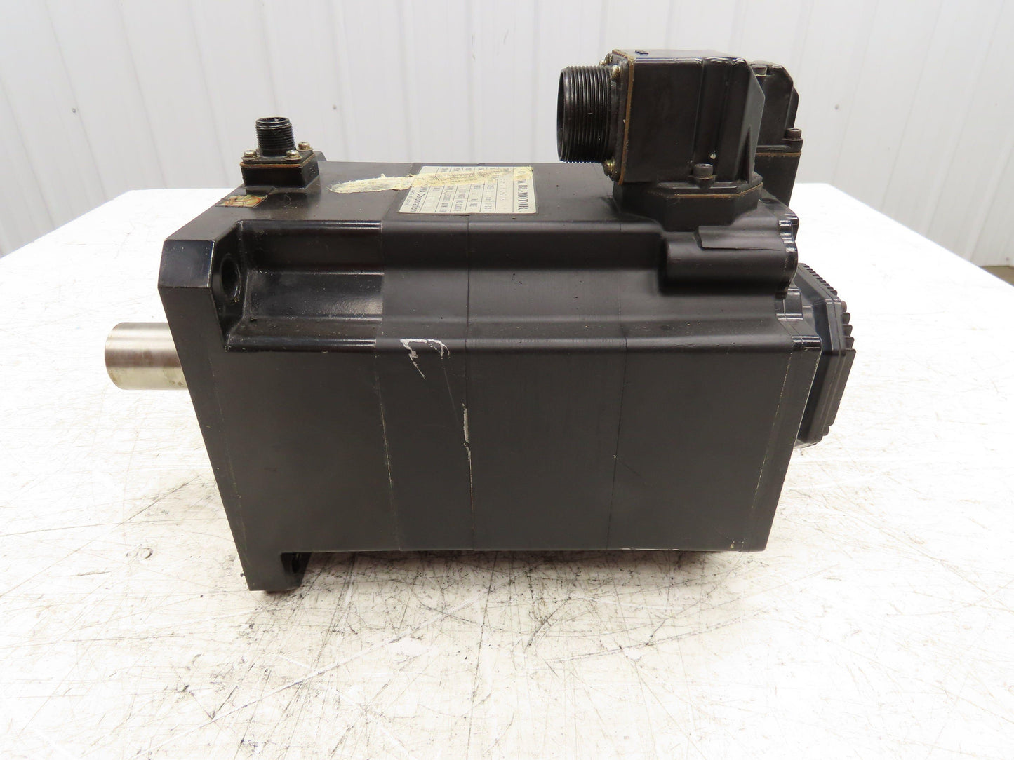 Okuma BL-MC150J-20SB AC Servo Motor 3kW 2000 RPM 133V 3PH Encoder ER-J-7200D