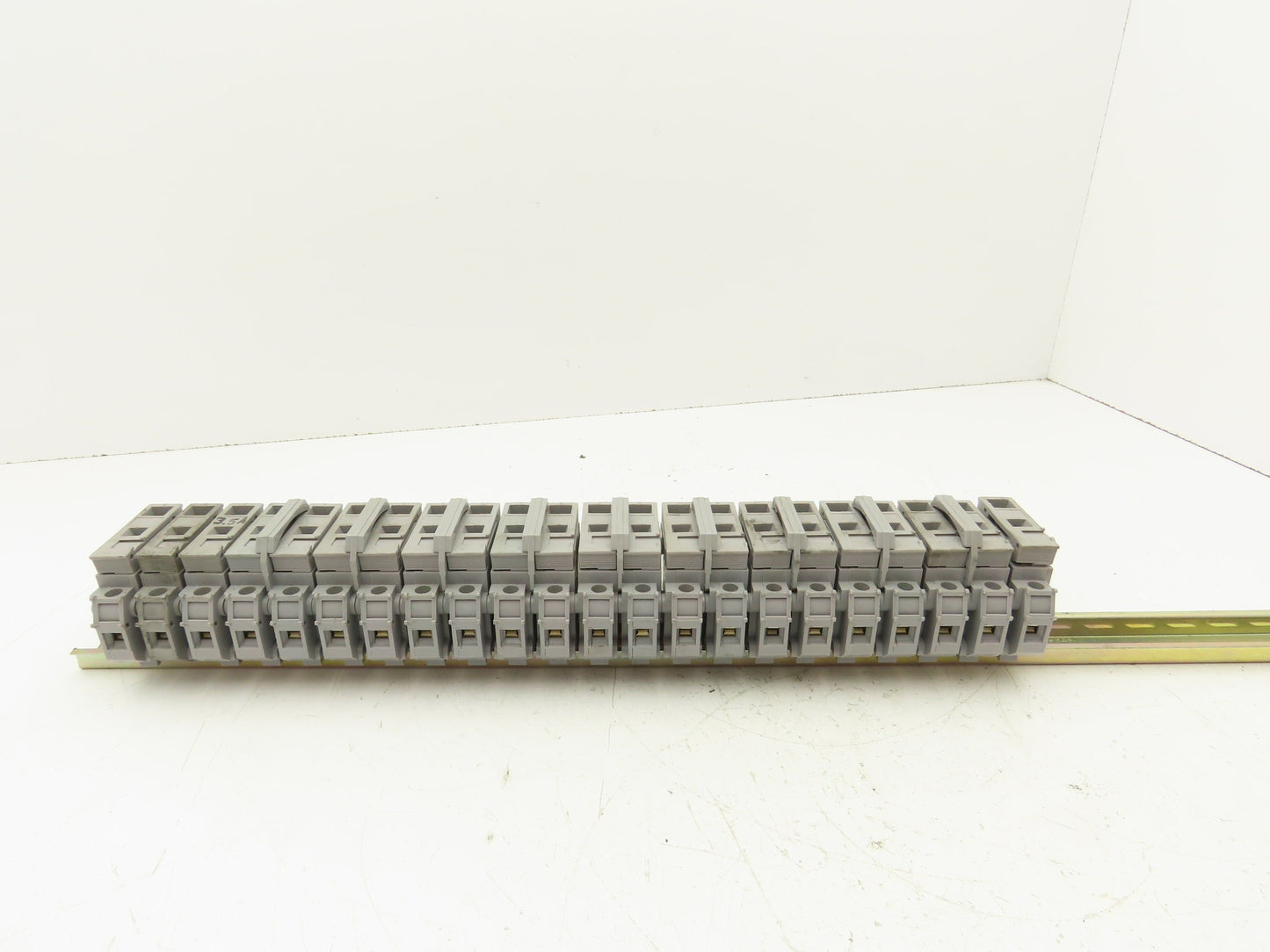 Entrelec MB10/22S Fuse Holder Terminal Block 30A 600V 6mm Lot of 22